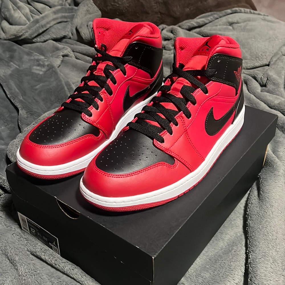 air jordan 1 mid, red abs black